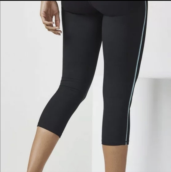 Fabletics Beckham Capris Black Teal Size Medium - Picture 2 of 8